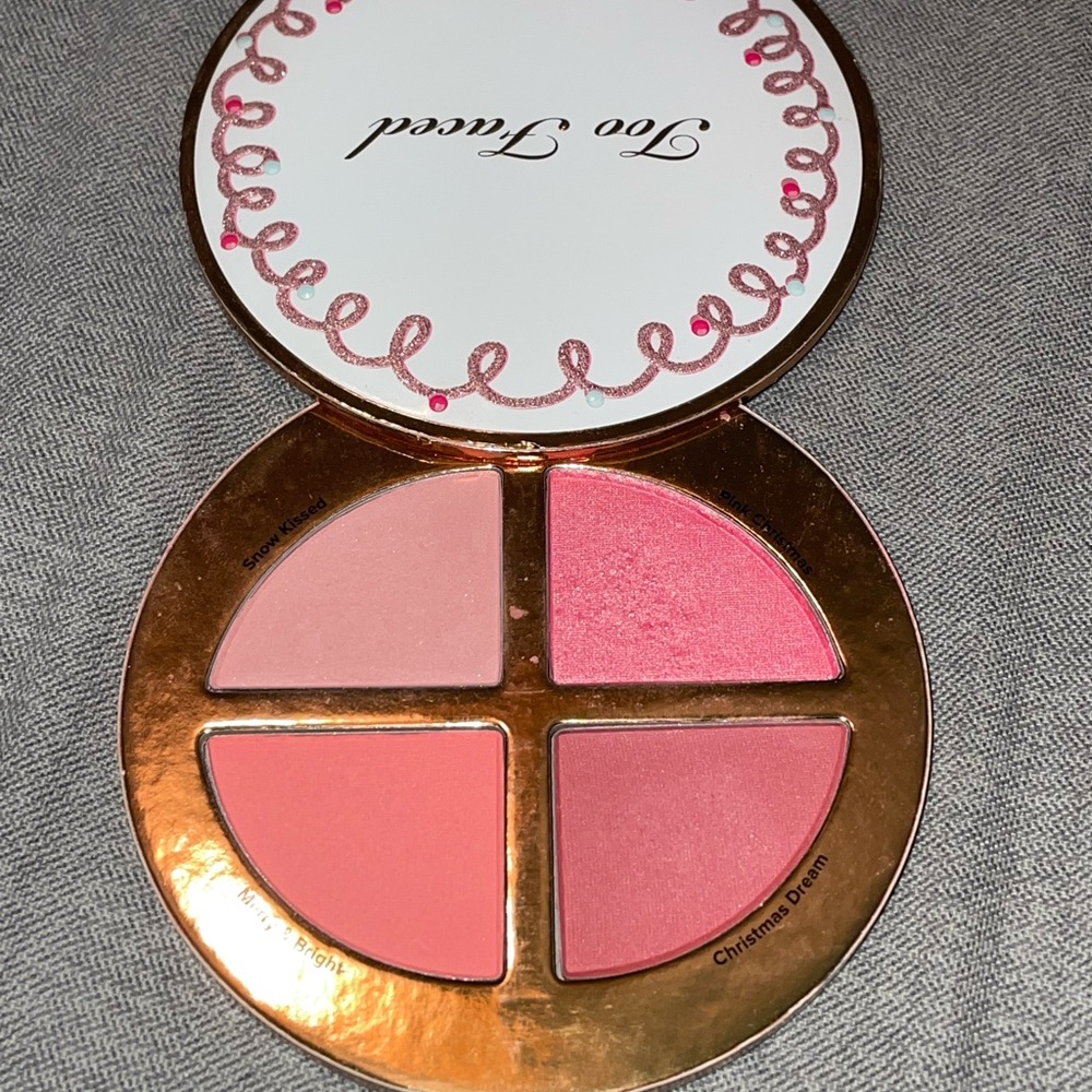 TOO FACED Let it Snow Girl! Blush Palette